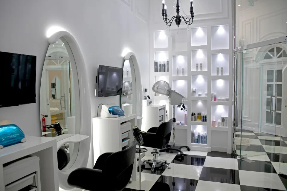 Khu cắt và gội